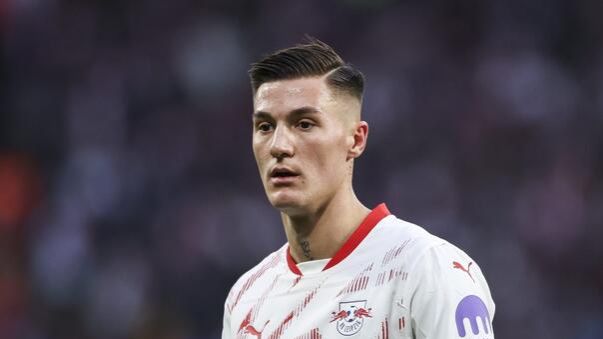 Ugovor s bundesligašem veže ga do kraja juna 2029. godine, ali ovog ljeta mogao bi promijeniti sredinu jer će se moći aktivirati odštetna klauzula koja bi mogla iznositi 80 miliona
