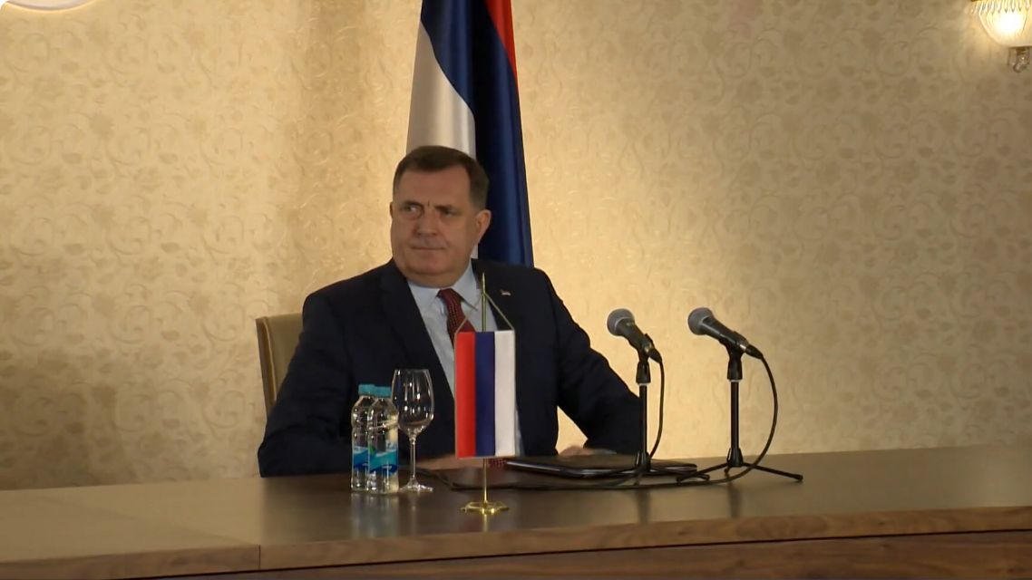 Dodik ne odustaje od udara na državu, potpisao ukaze o proglašenju zakona o zabrani rada institucija