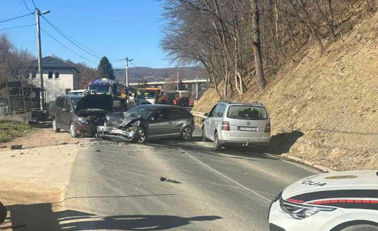 Nesreća se dogodila u 12.55 sati na putu M5, potvrđeno je iz MUP-a KS 