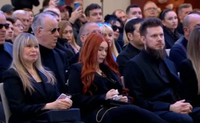 Komemoracija Saši Popoviću: Porodica neutješna, od njega se opraštaju brojni pjevači