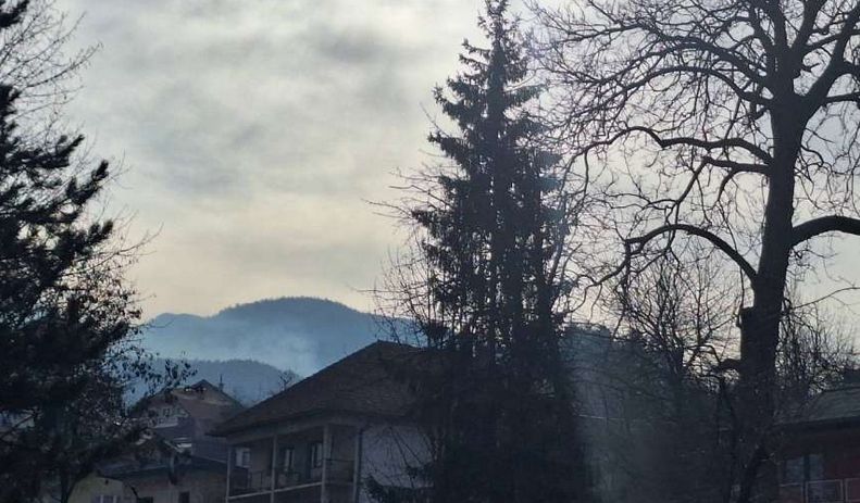 Šarac je kazao kako je Vatrogasna jedinica Istočno Sarajevo dobila dojavu o požaru jučer u 11.45 sati