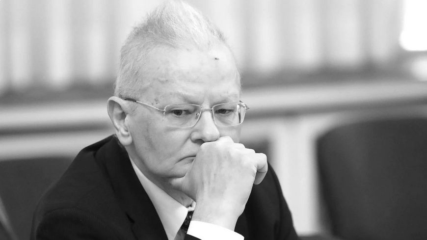 Bio je istaknuti pravnik i sudac, a istaknuo se kao sudac Trgovačkog suda presudom iz 2013. godine protiv osam banaka zbog nepoštenih odredbi u kreditima