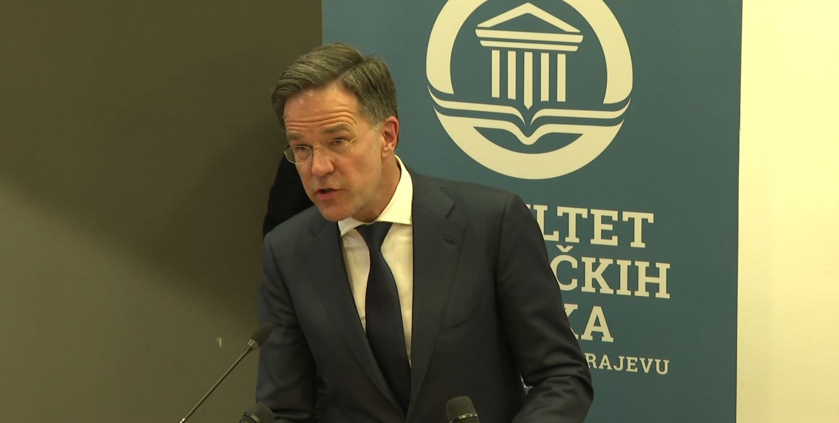 Moja poruka vašim političkim liderima je bilo vrijeme da se to stavi iza sebe, da se pokaže hrabrost, da se zajedno ide naprijed za korist svih. 