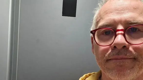 Dok je bio na aerodromu Malpensa u Milanu, Villeneuve se našao zarobljen u toaletu zbog neispravnih vrata