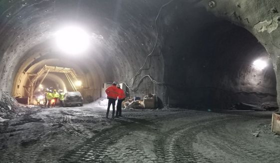 Možemo reći da će u prvoj polovini 2027. godine tunel Hranjen u cjelosti biti probijen, dakle glavna i servisna tunelska cijev, rekao Ramović