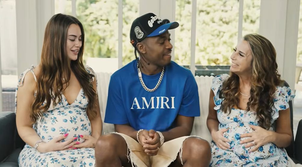 Ljudi su ostali zaprepašteni nakon što je žena otkrila da su ona i njena majka trudne istovremeno – ali to nije bio jedini iznenađujući detalj. 