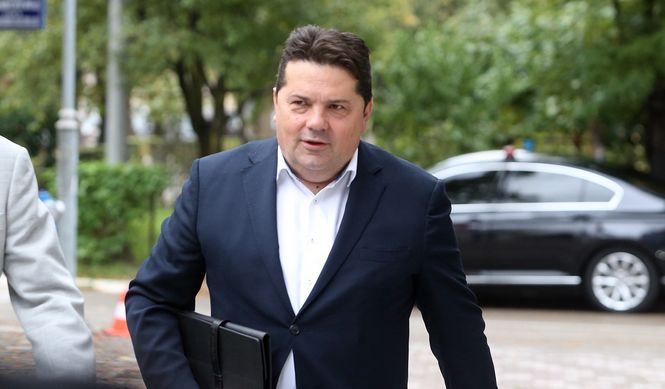 Onaj ko želi da bude parlamentaran i da radi po zakonu može da se uključi u javnu raspravu o nacrtu”, poručio je Stevandić.