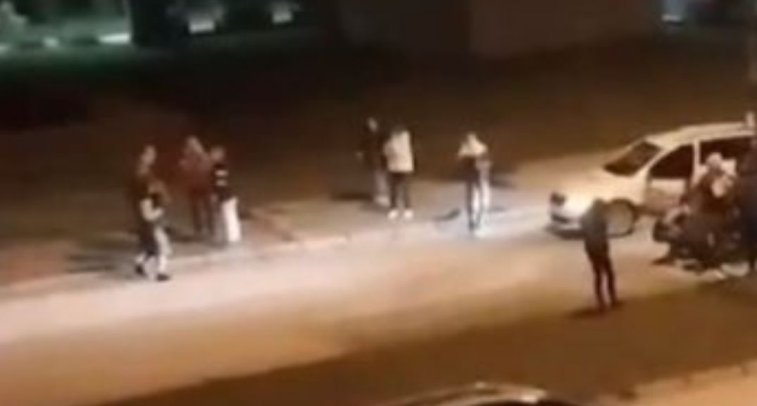 Na lice mjesta ubrzo je stigla i ekipa Hitne pomoći, do tog trenutka građani su bili sa djetetom.