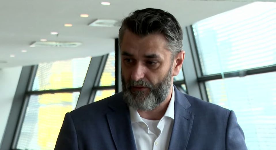Zbog ovakve situacije, smatra da bi Memorijalni centar morao imati mnogo ozbiljnije osiguranje nego što ga ima u ovim trenucima.