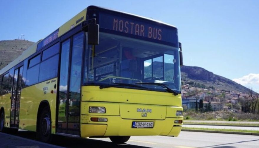 Roditelji tvrde kako je vozač Mostar Busa prijetio djeci u petak. Iz Mostar Busa kažu kako će provesti internu istragu. 