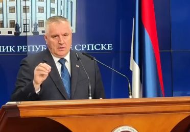 Nećemo nigdje bježati naša je obaveza da branimo ustav RS, rekao je Višković