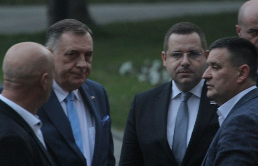 Nakon burnih, često fašističkih i mrzilačkih diskusija, poslanici u NSRS pristupili su glasanju.