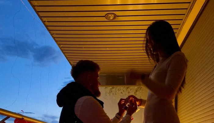 Zmajicu je zaprosio košarkaš Faris Verlašević, a njih dvoje su u vezi već duže vrijeme