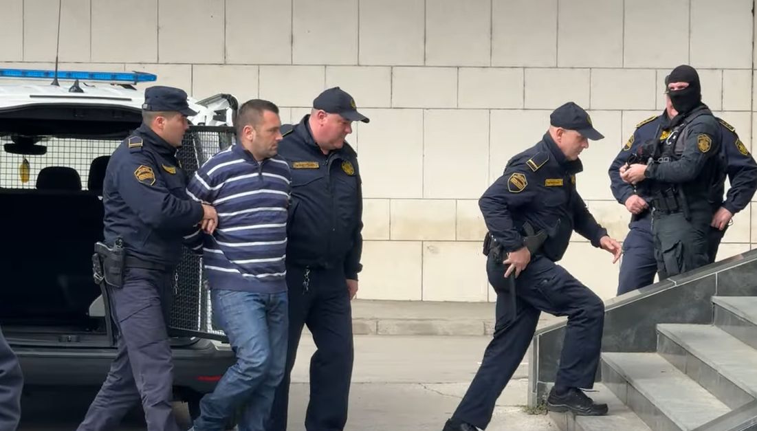 Emir Selimović koji je zadavio suprugu i sina sproveden u Kantonalni sud: Evo kako izgleda