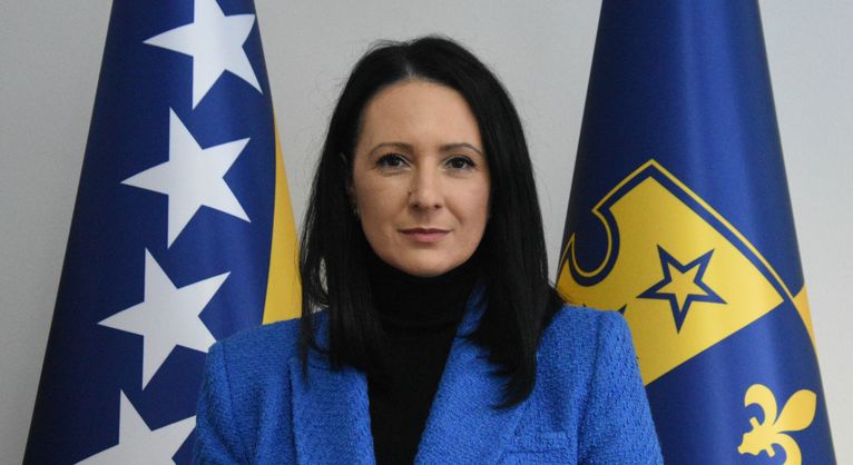 Oni moraju predložiti, a dom usvojiti sve neophodne odluke za hitno okončanje ove situacije i lišenje slobode svih pobunjenika, navela je Obuća