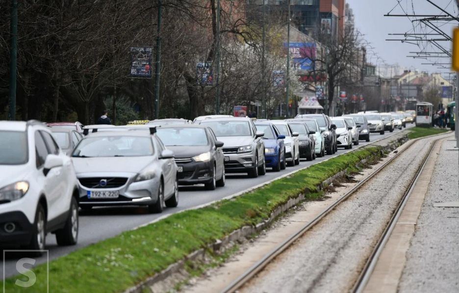 Vozači, naoružajte se strpljenjem: Veliki zastoji u Sarajevu - pogledajte gdje su najveće gužve
