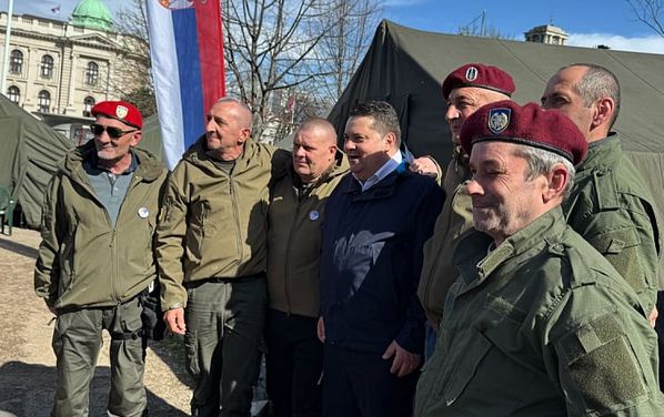 Danas je predsjednik Narodne skupštine Republike Srpske, Nenad Stevandić u Beogradu, gdje je posjetio studente koji, prema njegovim riječima, žele da uče, te im pružio podršku. 