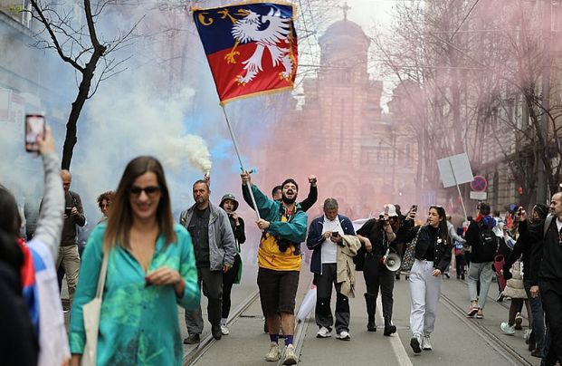 Masovni studentski protesti u 16 sati i zvanično su započeli u Beogradu, a predstavnici studenata najavili su kako su spremni reagovati i u slučaju incidenata.