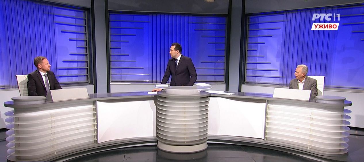 Prema istim izvorima, još nije jasno hoće li emitirati izvanredni program, to navodno ovisi o događajima na ulicama Beograda.