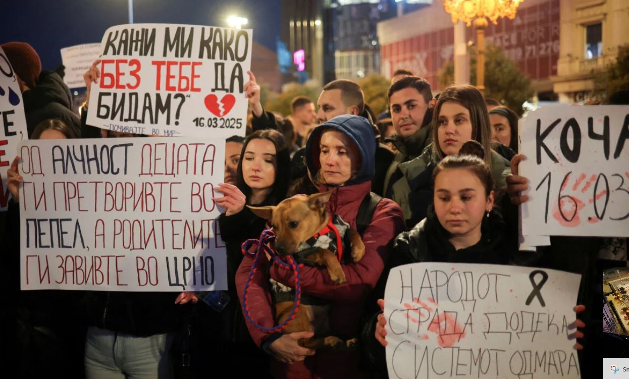 Hiljade Makedonaca je izašlo na ulicu zbog tragedije u Kočanima: Djecu ste pretvorili u pepeo