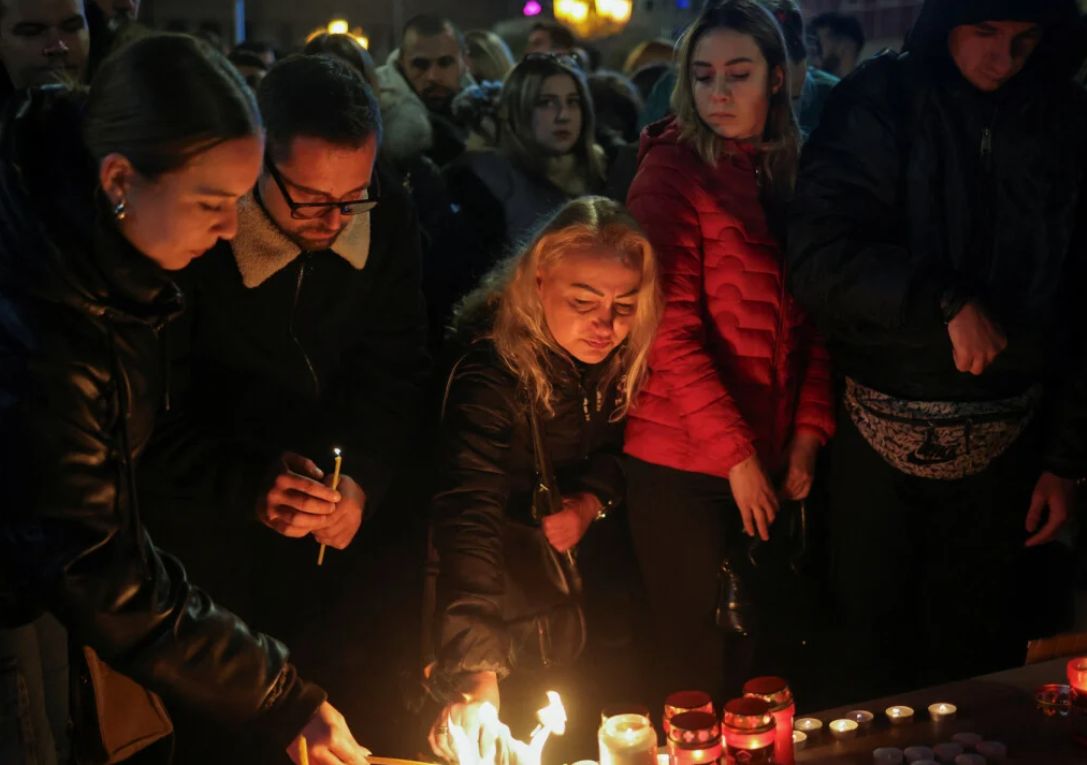 Hiljade Makedonaca je izašlo na ulicu zbog tragedije u Kočanima: Djecu ste pretvorili u pepeo
