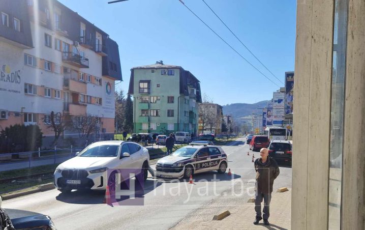Saobraćaj se preusmjerava sa glavne saobraćajnice kroz okolne ulice