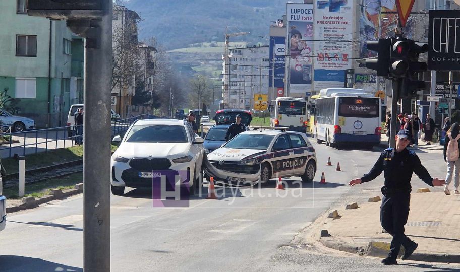 Saobraćaj se preusmjerava sa glavne saobraćajnice kroz okolne ulice