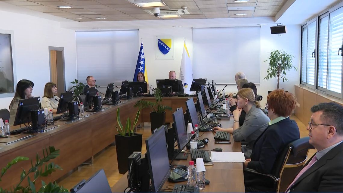 Dok se predsjednik VSTV-a obraćao javnosti, u isto vrijeme su to radile osobe s potjernice Nenad Stevandić i Milorad Dodik