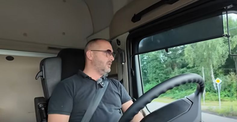Njegov otvoreni pristup plaćama, troškovima i životnom stilu u Njemačkoj pokazuje da je za neke rad i život van granica Hrvatske bolja opcija, čak i kad plaća nije najviša.