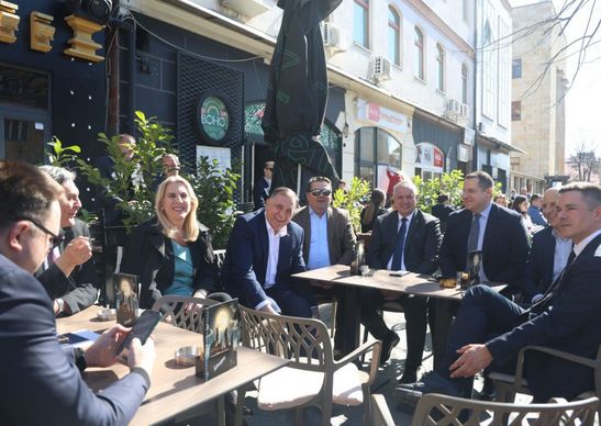 Dok je za rukovodstvo RS raspisana centralna potjeranica, trojica osumnjičenika šepure se u Banjoj Luci i provociraju.