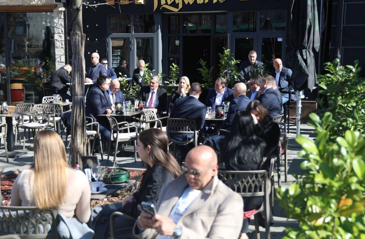 Dok je za rukovodstvo RS raspisana centralna potjeranica, trojica osumnjičenika šepure se u Banjoj Luci i provociraju.