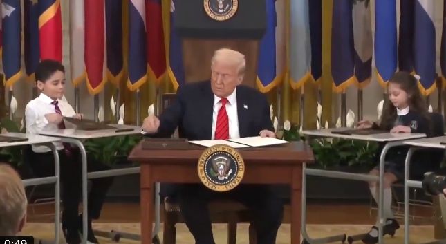 Trump potpisao uredbu kojom počinje ukidanje ministarstva obrazovanja