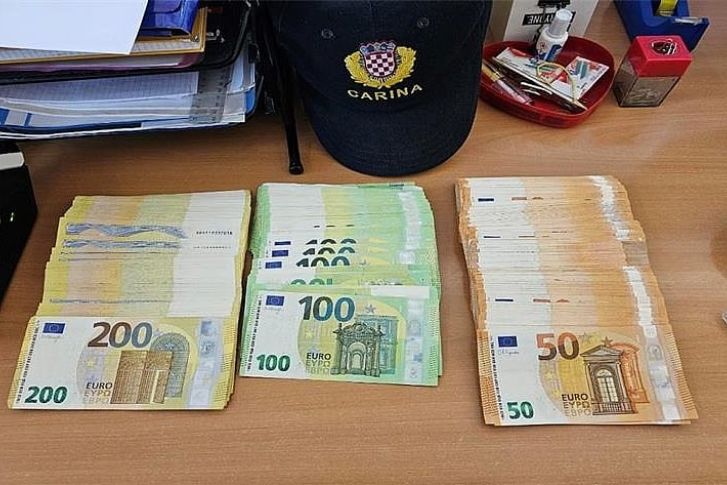 Zbog počinjenja prekršaja iz članka 69.a Zakona o deviznom poslovanju, stranoj fizičkoj osobi izdan je prekršajni nalog
