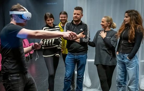 U Kamernom teatru 55 počele su probe za novu predstavu 'StećakLand'. Autor teksta i dramaturg je Vedran Fajković, a režiju će raditi Kenan Kulenović.