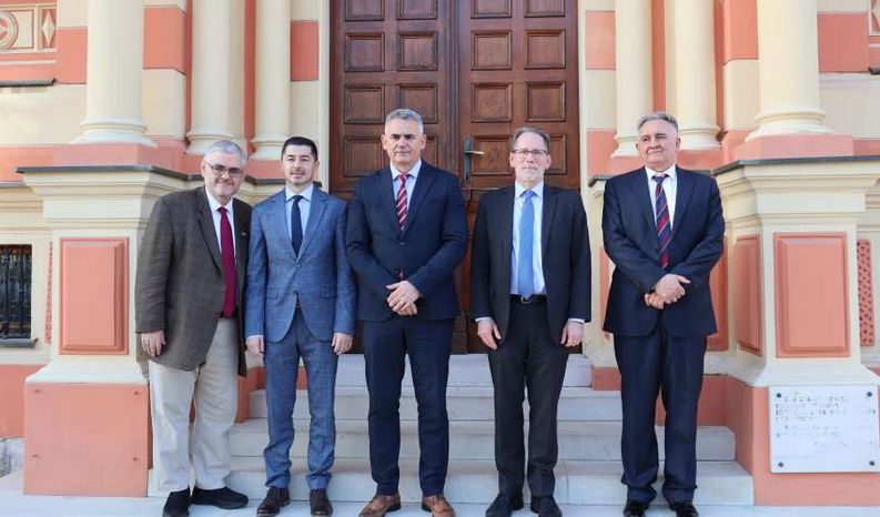 Čelnici Distrikta istaknuli su da politička situacija u BiH nije značajno utjecala na građane Brčkog, te da je fokus lokalne vlasti ostao na unaprjeđenju ekonomije i infrastrukture