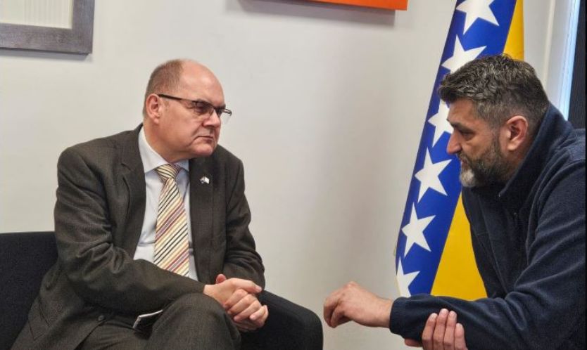 ''Međunarodna zajednica će osigurati da se ovaj važan posao nastavi u sigurnom okruženju'', poručio je