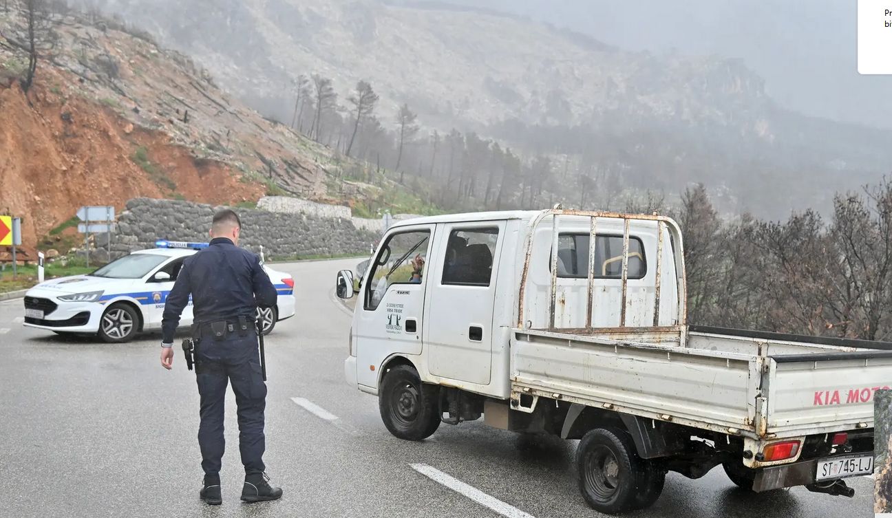Veliki odron na putu prema Makarskoj: Na saobraćajnicu palo čak 70 tona kamene gromade