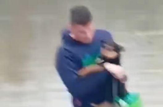 Humanost i hrabrost na djelu: Muškarac spasio malog psa iz nabujale rijeke u Živinicama