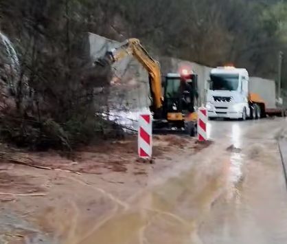 Otežano se saobraća na području oba podvožnjaka u naselju Blatuša u Zenici