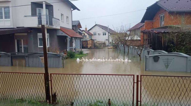 Vodena stihija u Sanskom Mostu: Poplave prijete selima, najugroženija Trnova