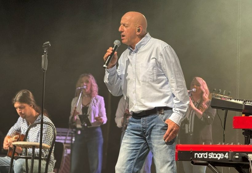 Sve je počelo pjesmom 'Četiri mladića', a zatim su se nizale pjesme poput 'Jazije', 'Mahale', 'Vratio sam se živote' i mnogi drugi bezvremenski hitovi