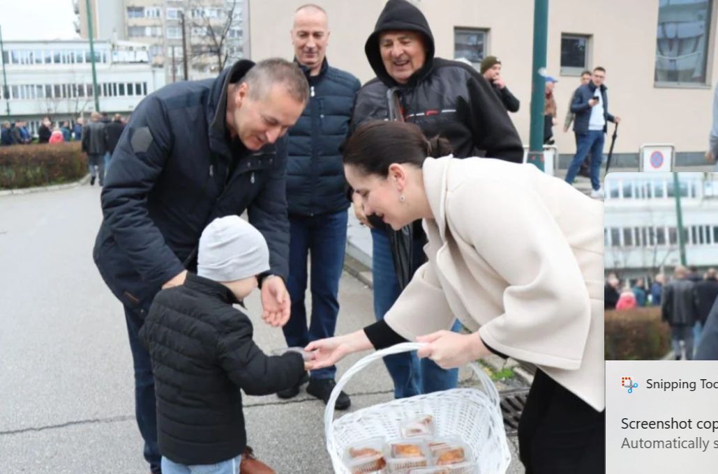 Benjamina Karić dijelila bajramske baklave: Otvorenih srca činimo i dijelimo dobro s drugima
