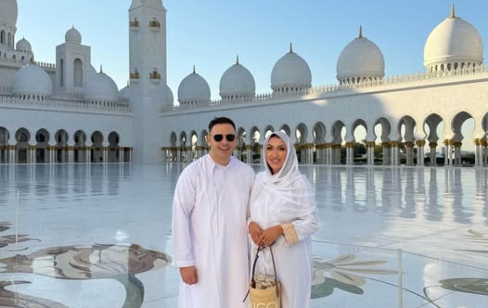 Bosanskohercegovačka influenserica Hana Hadžiavdagić Tabaković muslimanima je uputila čestitku za Ramazanski bajram, uz prigodnu fotografiju. 
