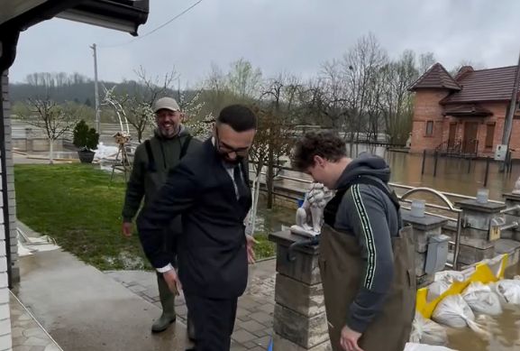 Hafiz Botić podijelio video: Ovako se bajramuje u Dubici...