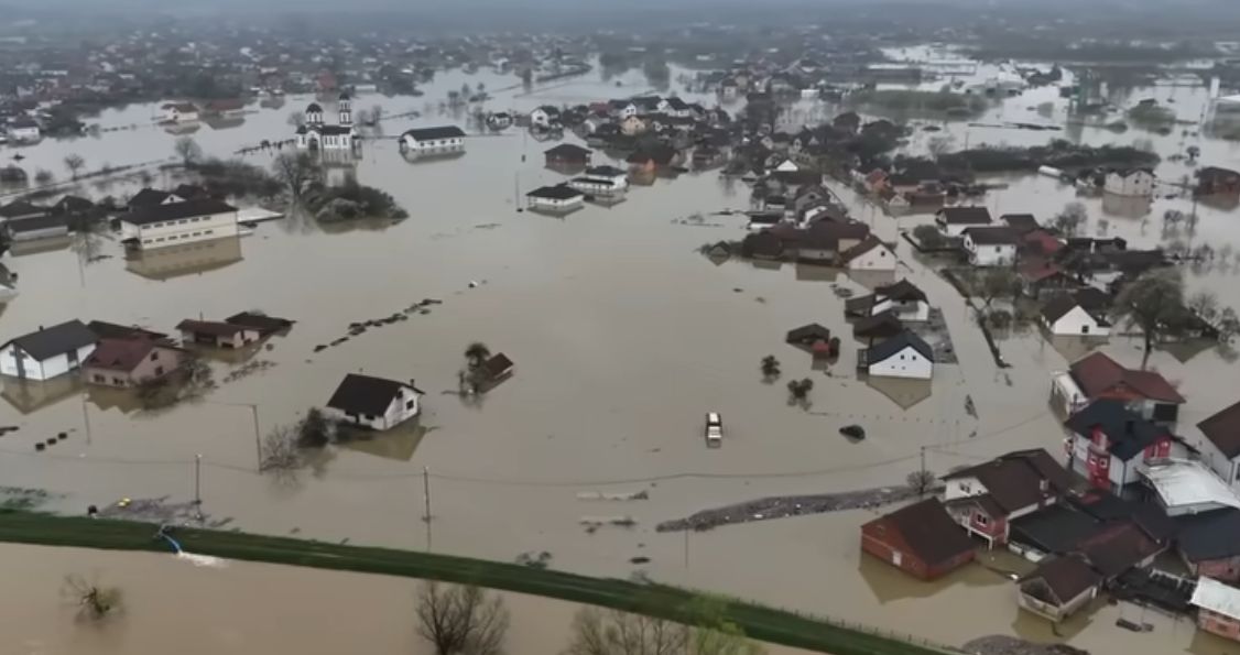 Više od 300 ljudi izgradilo oko 5 kilometara zaštitnog nasipa u Prijedoru: Spriječena je katastrofa