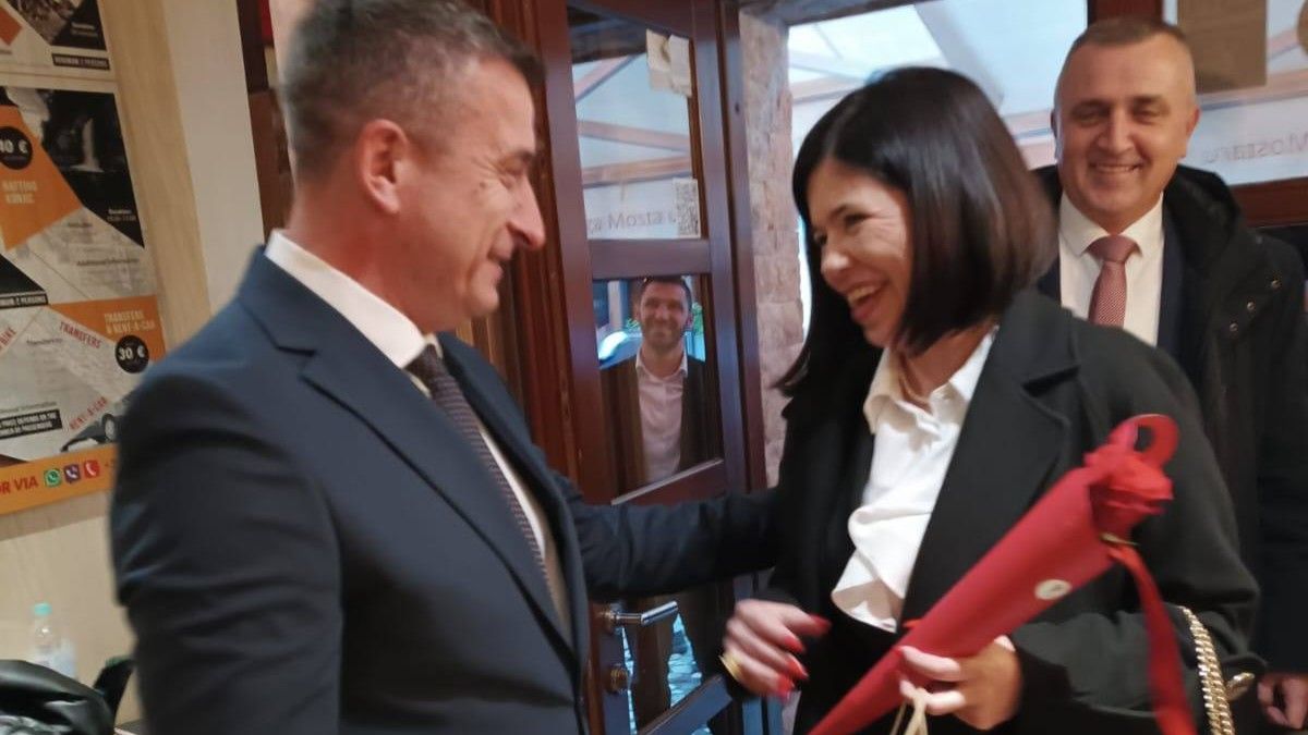 Predsjednik KO SDA HNK Osman Ćatić zahvalio je prisutnima na dolasku naglašavajući opredijeljenost stranke za saradnju sa svim akterima