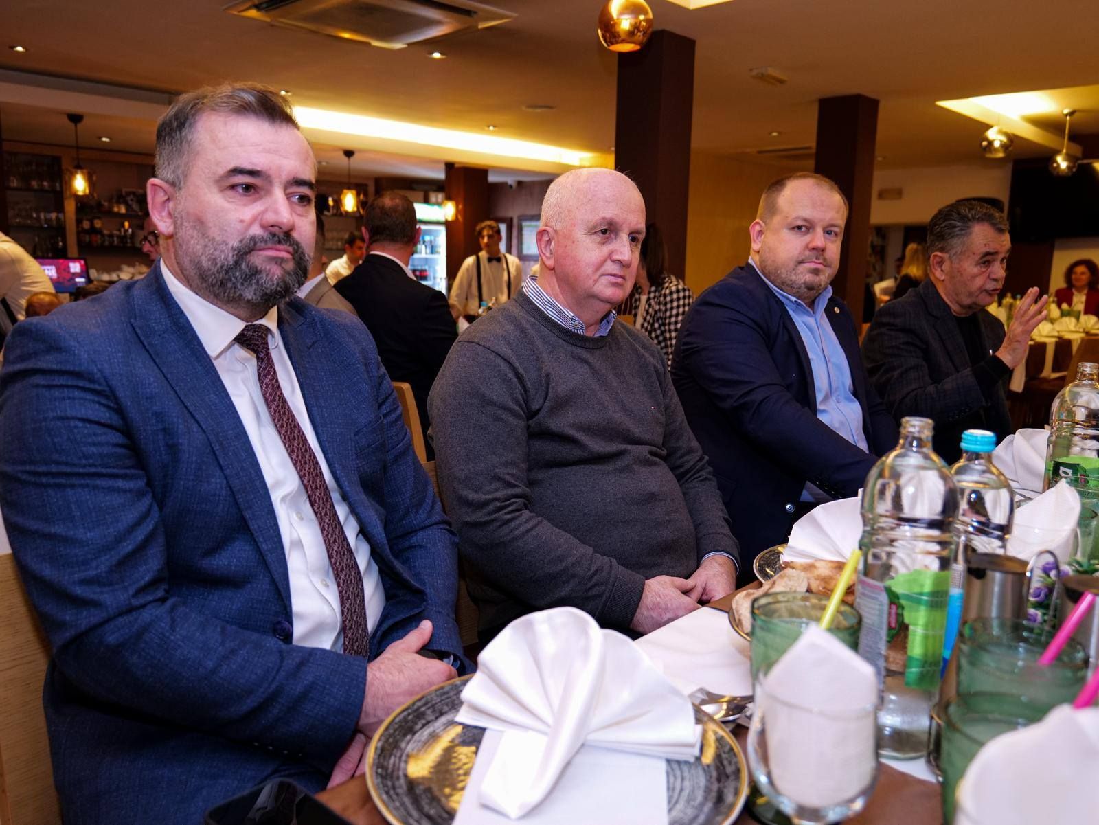 Predsjednik KO SDA HNK Osman Ćatić zahvalio je prisutnima na dolasku naglašavajući opredijeljenost stranke za saradnju sa svim akterima