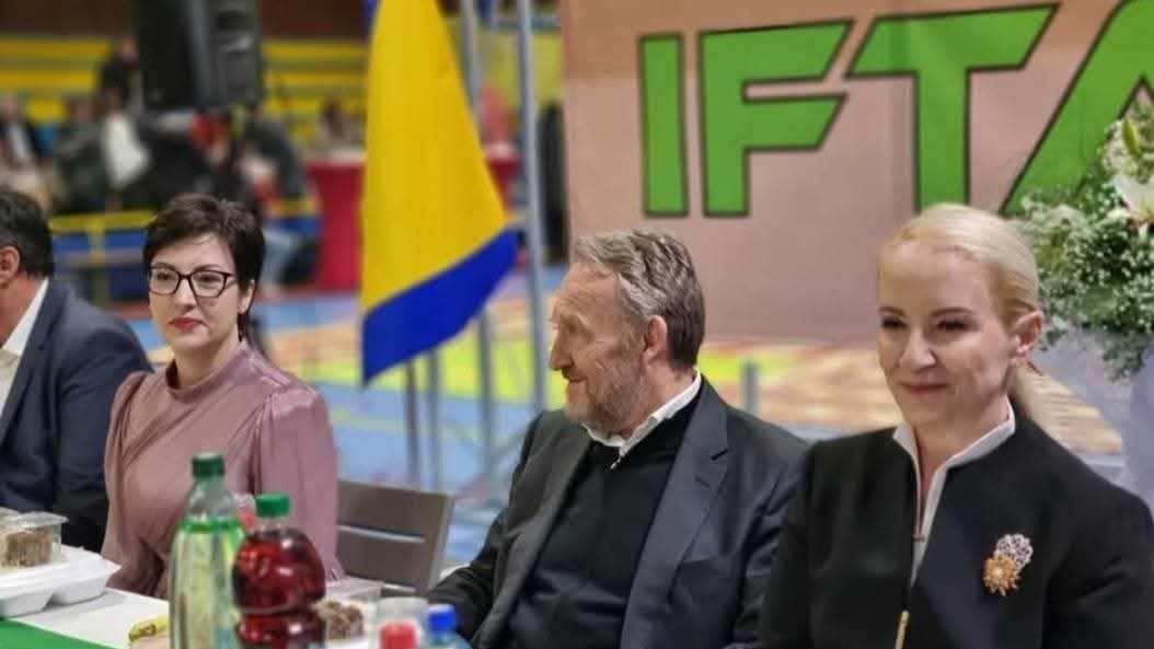 Da dragi Allah ukabuli post i nagradi trud  oraganizatora, napisla je prof. dr. Izetbegović