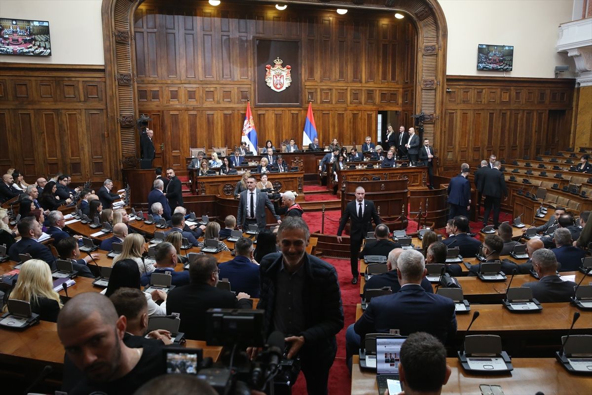 Јedan od zakona o kojem odlučuju poslanici jesu izmjene i dopune Zakona o visokom obrazovanju kojima se ispunjava četvrti zahtjev studenata u blokadi