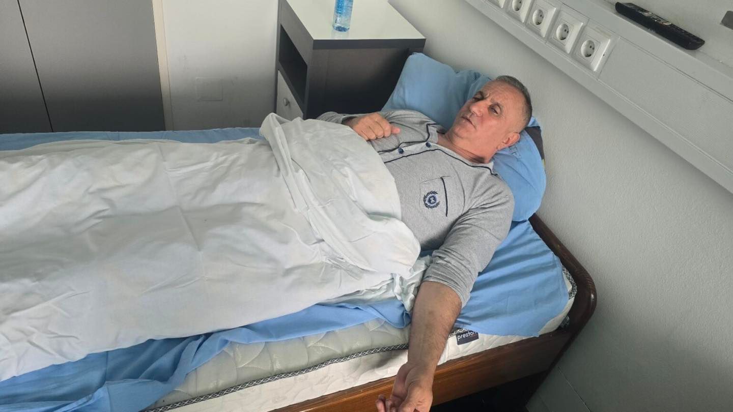Kada je vidio da je jedan policajac u problemima, on je skočio za njima u vodu da pomogne. 